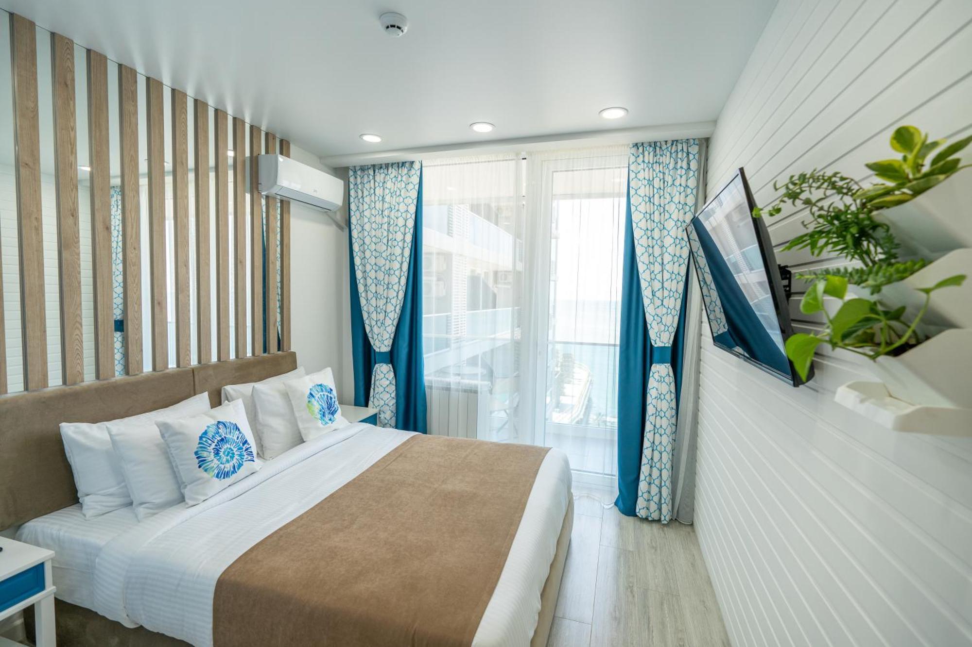 Seagull Beachfront Boutique Hotel Batumi Room photo