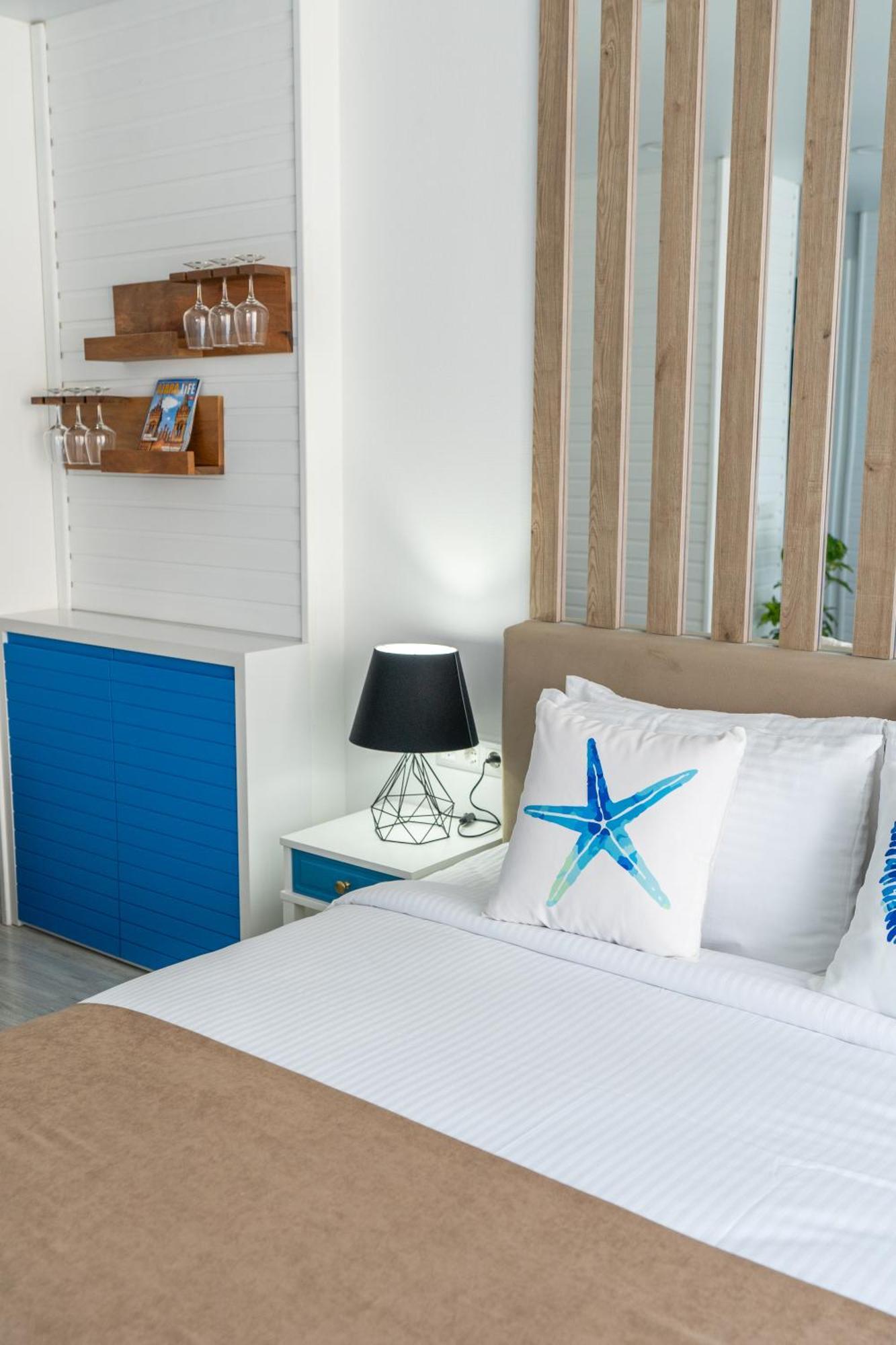 Seagull Beachfront Boutique Hotel Batumi Room photo